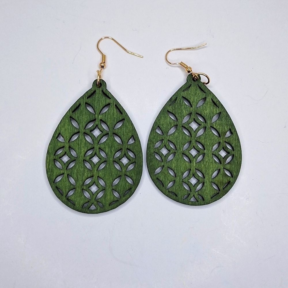 Green wood hollowed out teardrop earrings